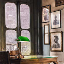 Carica l'immagine nel visualizzatore di Gallery, Lampada Da Tavolo Banchieri in Vetro Tradizionale Europea Classica Finitura Bron