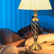 Carica l'immagine nel visualizzatore di Gallery, Abat Jour Da Comodino Antica, Paralume & Base in Metallo, E27, Lampada Da Tavolo