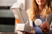 Carica l'immagine nel visualizzatore di Gallery, Lampada LED Smart+ Wifi, Effetto Bianco Satinato, 9W, 806Lm, Forma Classica Dell