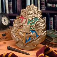 Carica l'immagine nel visualizzatore di Gallery, Harry Potter - Hogwarts House Crest Lamp with Remote Control