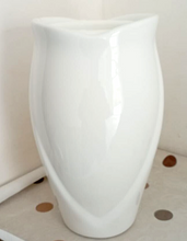 Carica l'immagine nel visualizzatore di Gallery, Handmade Flower Pot in Porcelain Height 20 CM for Wall or Ground