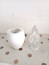 Carica l'immagine nel visualizzatore di Gallery, Handmade Flower Pot in Porcelain Height 20 CM for Wall or Ground