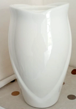 Carica l'immagine nel visualizzatore di Gallery, Lampe Pour Angelots Artisanal Cimetière En Porcelaine