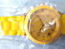 Carica l'immagine nel visualizzatore di Gallery, OrologiO da polso in gelatin al quarzo cinturino in silicone di moda Uom.Do.rag