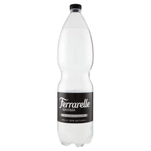 Carica l&#39;immagine nel visualizzatore di Gallery, Ferrarelle Maxima Acqua Minerale Decisamente Frizzante, 6 x 1.5 L
