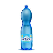 Carica l&#39;immagine nel visualizzatore di Gallery, Acqua Sant&#39;Anna Pack 1,5L Lievemente Frizzante | 36 Bottiglie | Acqua Minerale Lievemente Frizzante Oligominerale Minimamente mineralizzata | Plastica 100% Riciclabile

