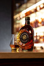 Carica l'immagine nel visualizzatore di Gallery, Vecchia Romagna Etichetta Nera 70cl - Brandy con doppio invecchiamento, gusto elegante e deciso. 38% vol.

