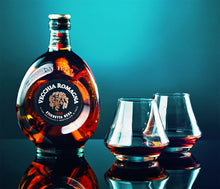 Carica l'immagine nel visualizzatore di Gallery, Vecchia Romagna Etichetta Nera 70cl - Brandy con doppio invecchiamento, gusto elegante e deciso. 38% vol.
