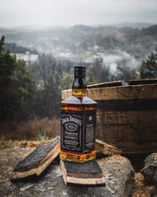 Carica l&#39;immagine nel visualizzatore di Gallery, Jack Daniel’s Old No.7 Tennessee Whiskey 70cl - Whiskey filtrato attraverso il carbone. 40% vol.
