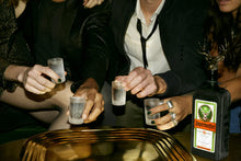 Carica l&#39;immagine nel visualizzatore di Gallery, Jägermeister 100cl - Liquore a base di 56 Botaniche, invecchiato in botte. Da servire ghiacciato. 35% Vol.
