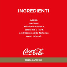Carica l'immagine nel visualizzatore di Gallery, Coca-Cola Senza Caffeina – 24 Lattine da 330 ml, Tutto il Gusto di Coca-Cola Senza Caffeina, Lattina 100% riciclabile, Bevanda Analcolica

