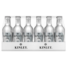 Carica l&#39;immagine nel visualizzatore di Gallery, Kinley Tonic Water, Acqua Tonica con note di Limone, Lime e Lemongrass, Adatta alla Mixology, Per Drink Rinfrescanti e dal Sapore Inconfondibile, Bevanda Analcolica - 24 Bottiglie in Vetro da 200 ml
