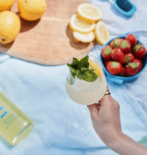 Carica l&#39;immagine nel visualizzatore di Gallery, Limoncé, Limoncello naturale da limoni Siciliani 100%, senza coloranti e aromi artificiali - 1 bottiglia da 500 ml
