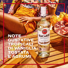 Carica l&#39;immagine nel visualizzatore di Gallery, BACARDÍ Carta Blanca White Rum, iconico rum bianco dei Caraibi, ideale per i cocktail, Vol. 37,5%, 100 cl / 1 L
