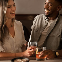 Carica l&#39;immagine nel visualizzatore di Gallery, Knob Creek Bourbon Whisky, Whisky dei &quot;vecchi tempi&quot; dal gusto robusto e inteso, 9 anni di invecchiamento - 1 bottiglia da 700ml
