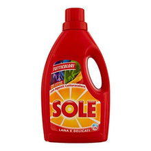 Carica l'immagine nel visualizzatore di Gallery, Sole Detersivo per Bucato in Lavatrice e a Mano, Tutti Colori con Agenti Cattura Colore, Lana e Delicati, 16 Lavaggi, 1000ml
