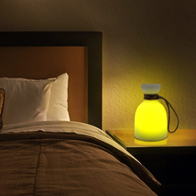 Carica l&#39;immagine nel visualizzatore di Gallery, Lampada Da Tavolo Ricaricabile Con Telecomando,8 Colori Dimmerabile Lampada Da T
