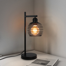 Carica l'immagine nel visualizzatore di Gallery, Lampade Da Tavolo Industriale Lampada Da Comodino Nero - E27 Vintage Design Lamp
