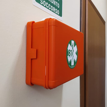 Carica l&#39;immagine nel visualizzatore di Gallery, Kit Cassetta Pronto Soccorso All.2 per Aziende Sotto 3 Lavoratori Gruppo C + Car
