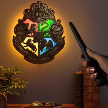Carica l&#39;immagine nel visualizzatore di Gallery, HARRY POTTER - Hogwarts House Crest Lampada Con Telecomando
