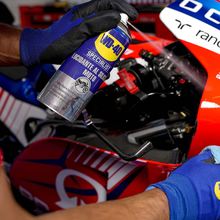 Carica l&#39;immagine nel visualizzatore di Gallery, Lucidante Al Silicone  Specialist Moto, Facile Da Applicare Senza Bisogno Di Luc
