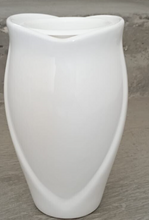 Carica l&#39;immagine nel visualizzatore di Gallery, Handmade Flower Pot in Porcelain Height 20 CM for Wall or Ground
