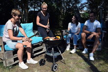 Carica l&#39;immagine nel visualizzatore di Gallery, Grill Kugel Atlanta mit Deckel, Grill Rund Für Holzkohle Mit Grippen
