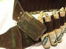 Carica l&#39;immagine nel visualizzatore di Gallery, Cinturone Amaro Underberg +12 BOTTIGLIE AMARO E CESTELLO PLASTICA Cinta Cintura
